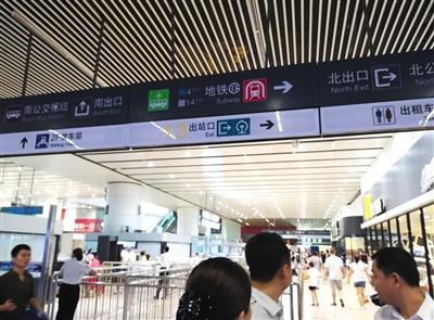 摄   将加装16块静态标志及6块动态标志,进站引导规格将与京沪高铁