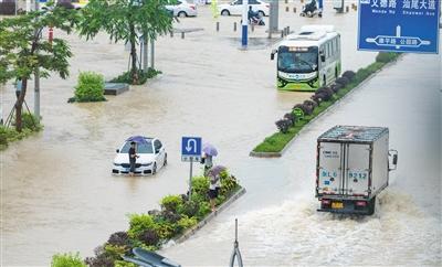 广东多地暴雨