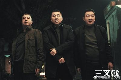 刚正不阿的警察形象,此次在热播剧《三叉戟》中,董勇饰演的"大